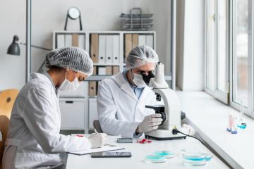 medium-shot-scientists-laboratory